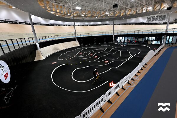 Plan aérien de la pumptrack intérieure du Centre national de Cyclisme de Bromont